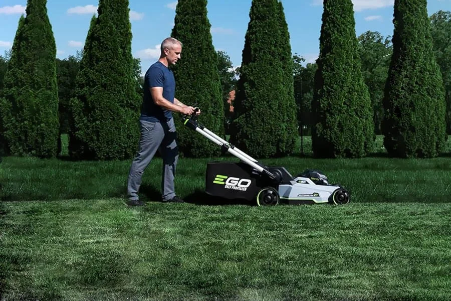 self propelled battery powered lawn mower